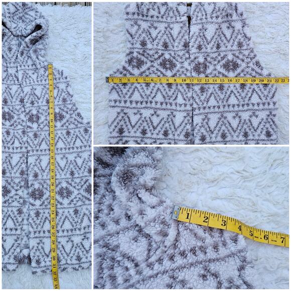 Plush Hooded Vest UGG Koolaburra Size M White Gray Geo Print Fleece Fuzzy Sherpa - Picture 6 of 8